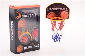 mini match de basket avec un ballon de basket en boîte