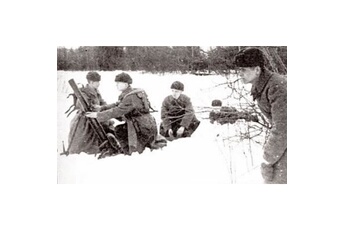 figurines historiques 2ème guerre mondiale : mortier soviétique 82mm hiver zvezda