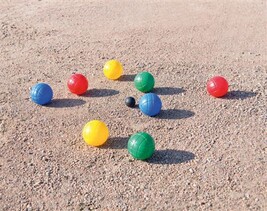 Jeu vintage de 8 boules de petanque en plastique MOB Jeu vintage de 8 boules de petanque en plastique MOB