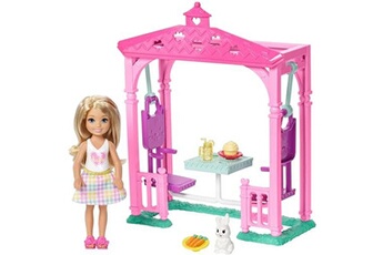 Figurine de collection Barbie Barbie famille mini-poupée blonde chelsea et pergola pour pique-nique avec figurine de lapin et petits accessoires, jouet pour enfant, fdb34
