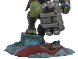 Imposante et superbe statuette En Rèsine , Scène Hulk du film Imposante et superbe statuette En Rèsine , Scène Hulk du film