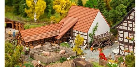 FALLER 191779 1/87 Bâtiment agricole avec accessoires FALLER 191779 1/87 Bâtiment agricole avec accessoires