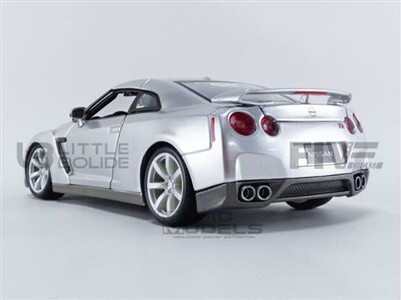Nissan GT-R 2009 à l'échelle 1/18 - Bburago, Die Cast Nissan GT-R 2009 à l'échelle 1/18 - Bburago, Die Cast