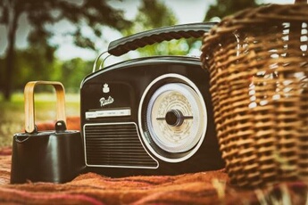Baladeur Radio GENERIQUE Radio vintage Rydell DAB noir-crème