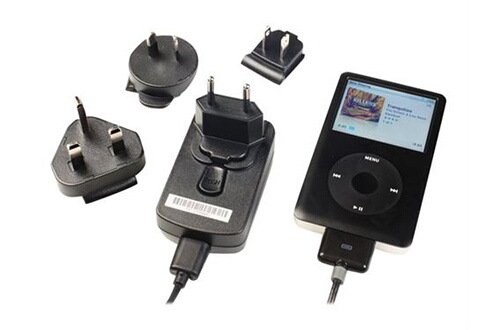 International Travel Charger - Adaptateur secteur (USB) - pour Apple iPod  (4G, 5G); iPod classic; iPod mini