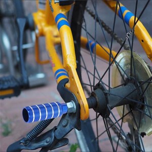 Lot de 4 paires de repose-pieds de vélo en alliage d'aluminium pour VTT Lot de 4 paires de repose-pieds de vélo en alliage d'aluminium pour VTT