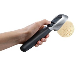 Cuillere a glace avec support d'outil integré Elevate