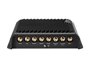 Cradlepoint R1900-5GB - Routeur sans fil - WWAN commutateur 4 ports - 1GbE - Wi-Fi 6 - Bi-bande - 5G - avec 3 ans de plan NetCloud Mobile Performance