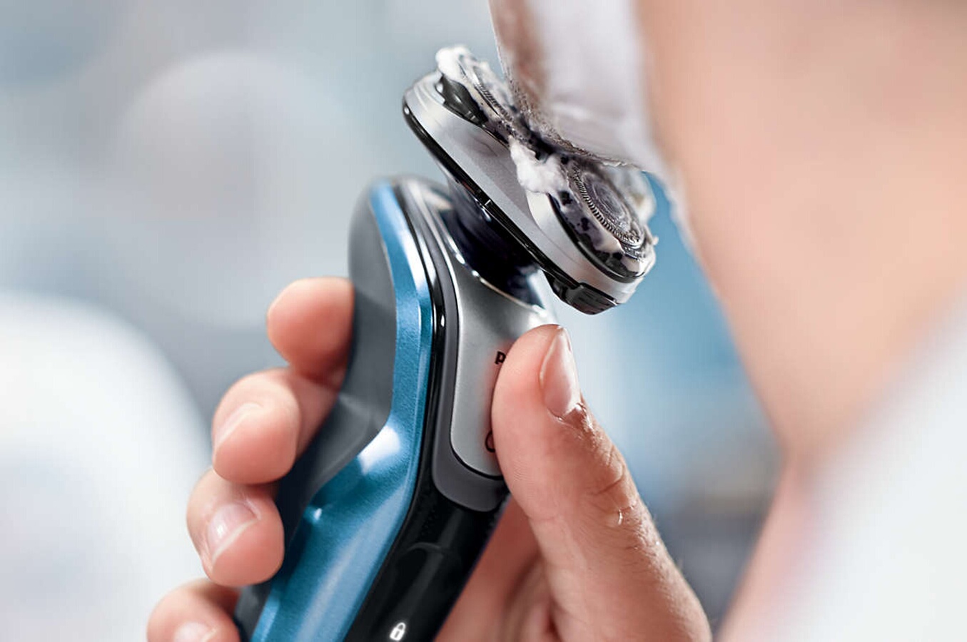 Rasoir électrique Philips AQUATOUCH S5420/08 | Darty