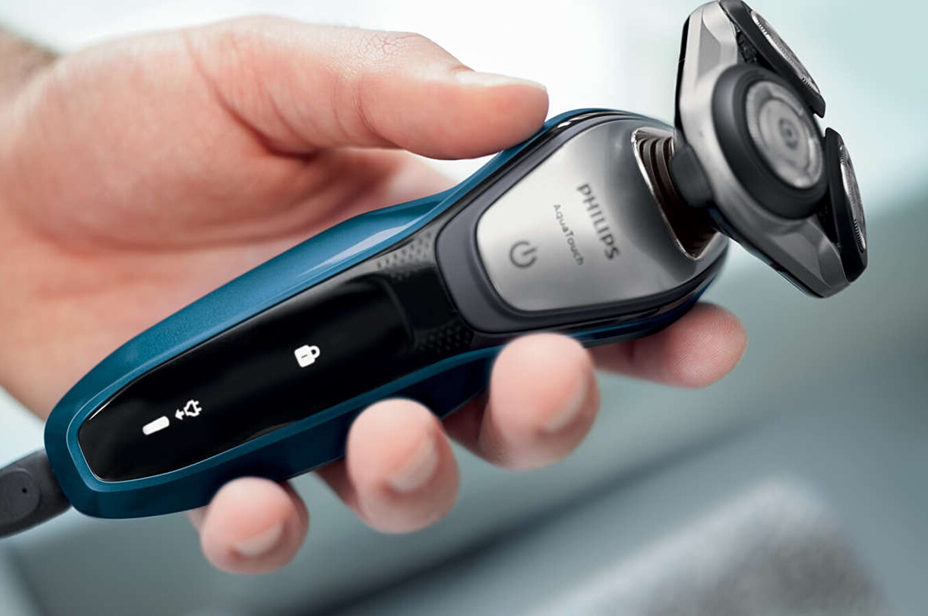 Rasoir électrique Philips AQUATOUCH S5420/08 | Darty