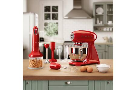 Mixeur Plongeant Smeg 700 W Rouge - Multifonction, Avec Carafe, Hachoir, Fouet Et Presse-purée, Design Rétro