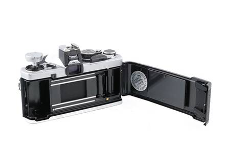 Appareil photo argentique Olympus OM2n 35 mm avec objectif
