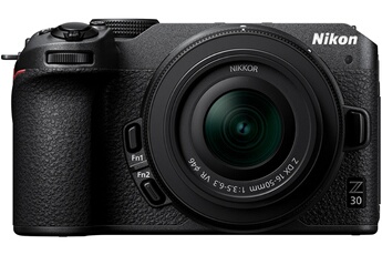 Capteur CMOS au format DX de 20,9 millions de pixels / Qualité d'image époustouflante - Vlogs nouvelle génération / AF avec détection des yeux et des animaux - Prise de vue sans effort / Rafale 11 vps - Monture Z - Optiques 16-50 et 50-250 VR incluses.