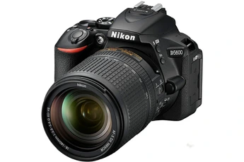 Nikon D5600 + AF-P DX 18-55mm + AF-P DX 70-300mm Kit d'appareil-photo SLR 24,2 MP CMOS 6000 x 4000 pixels Noir