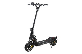 Trottinette sportive - Puissance moteur nom/max : 1000/1450W / Batterie 52V 13AH - Autonomie 50 km / Temps de charge 6H - Etanchéité IPX5 / Les + du produit : Haute potence (119 cm) et guidon pliable