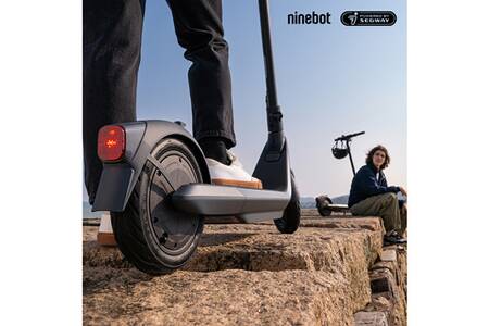 Ninebot by Segway E2 Pro E Noir, Gris 25 km/h 7,65 Ah pas cher