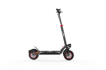 Trottinette offroad - Puissance moteur nom/max : 600/1600W / Batterie 48V 12,5AH - Autonomie 50 km / Temps de charge 9H - Etanchéité IPX5 / Les + du produit : Six suspensions (4 avant, 2 arrière) qui absorbent efficacement les chocs