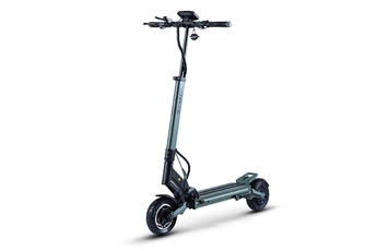 Trottinette sportive - Puissance moteur nominale : 600W / Batterie 48V 15,6AH - Autonomie 55 km / Temps de charge 7H - Etanchéité IPX5 / Les + du produit : Accélérateur électronique sensitif, suspension à ressort avant